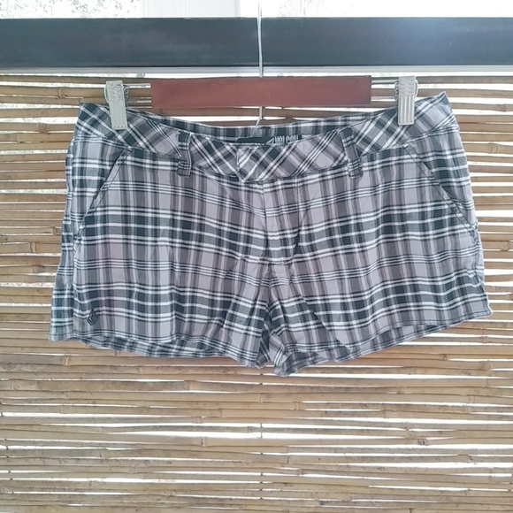 Volcom 7 Black Tan Plaid Shorts - Picture 1 of 8